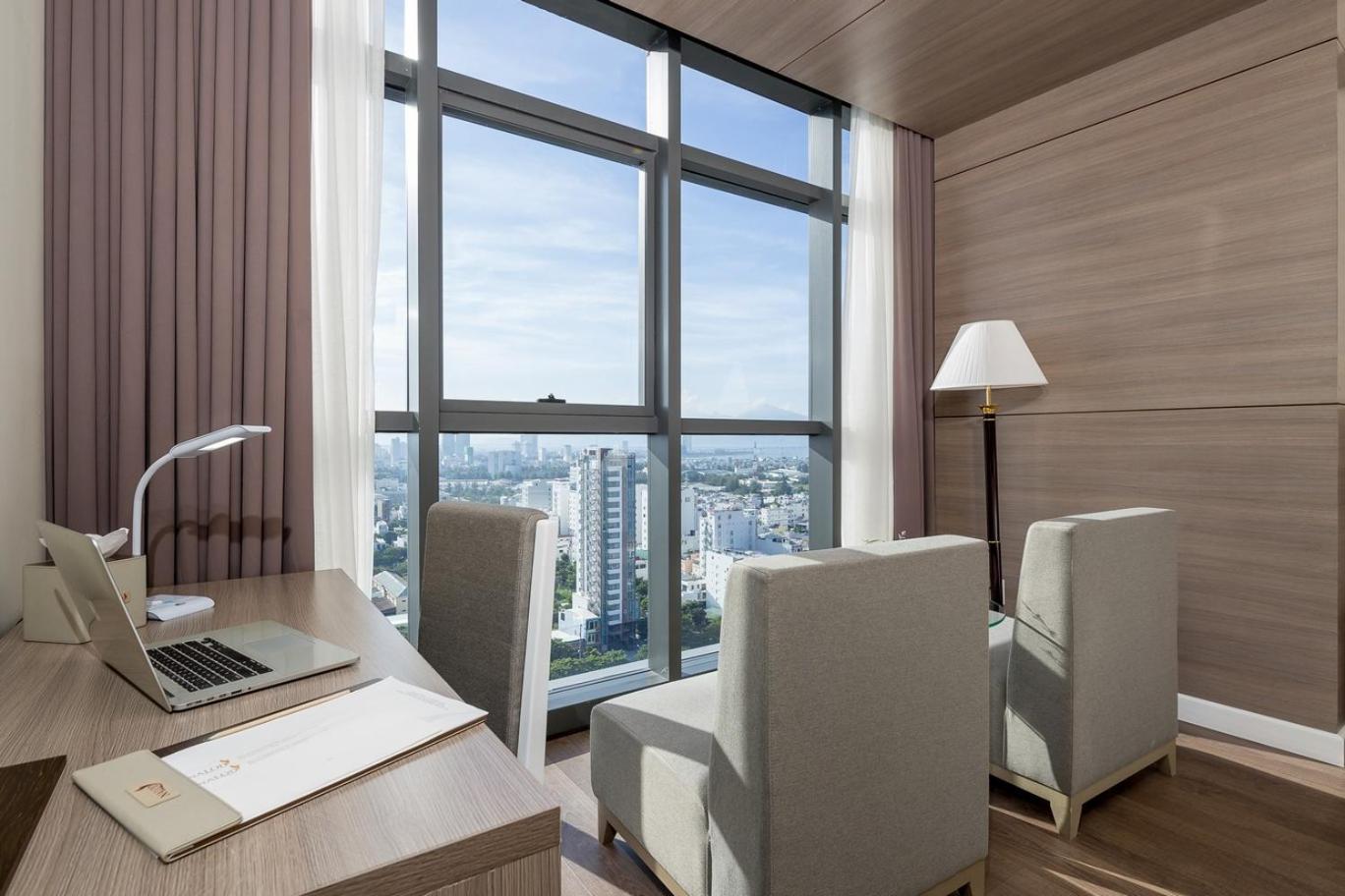 Nalod Khách sạn 5*